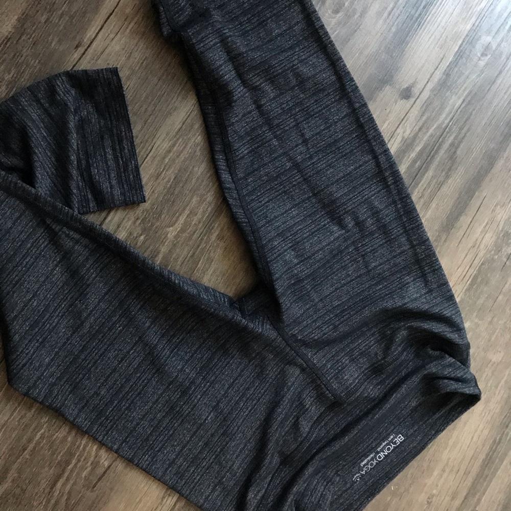 Beyond Yoga -  Capri Leggings